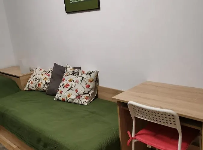 4 Seasons Apartments, A2 *